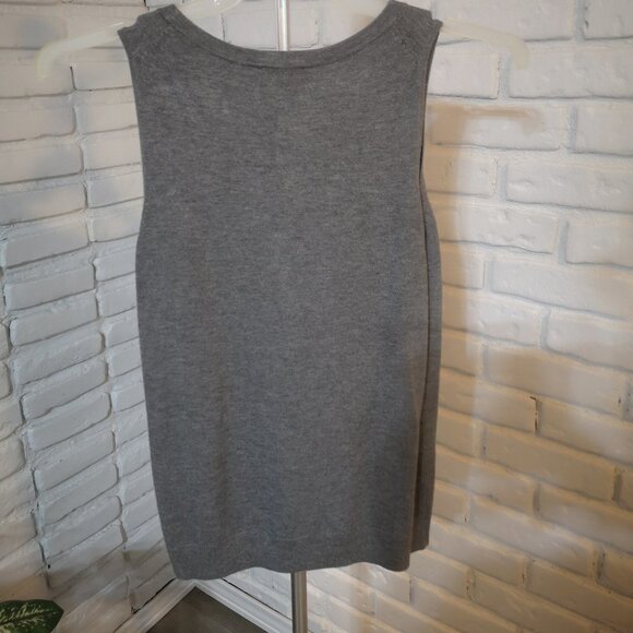Chic by Jacob Ladies Size Small Grey Sleeveless Lightweight Sweater - Picture 2 of 8